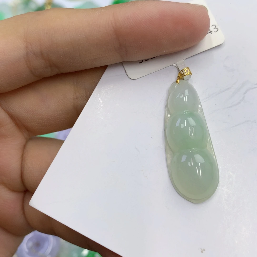翡翠18K金镶嵌颈饰翡翠