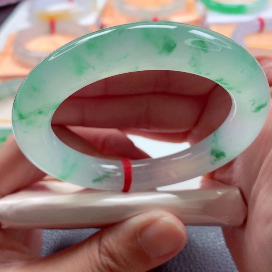 翡翠未镶嵌手镯（圆镯）师妹54.3白底翠绿养眼高货（27号）