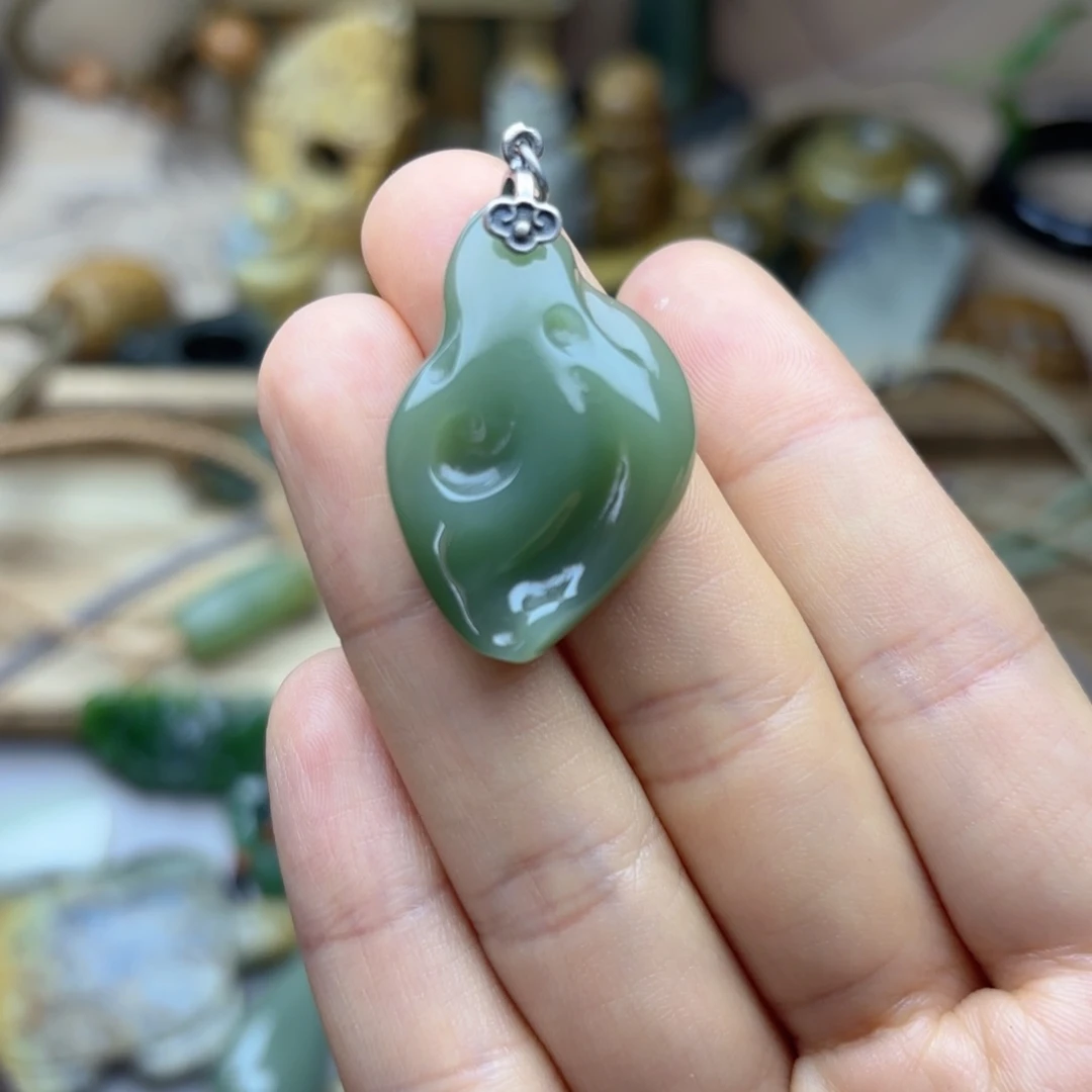 透闪石质玉未镶嵌珠宝半成品心**月