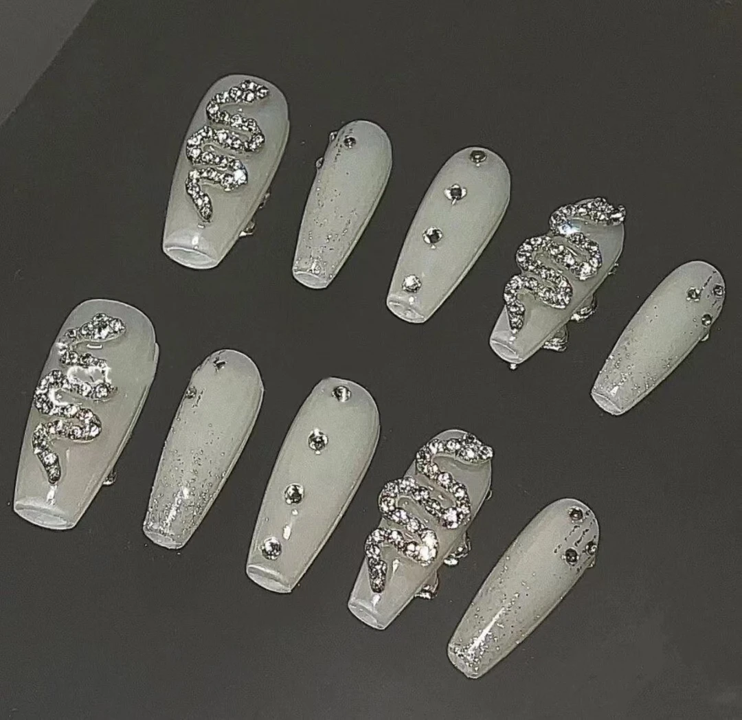 2025年蛇款手工穿戴甲高级感星空爆闪堆钻气质美甲贴片假指甲