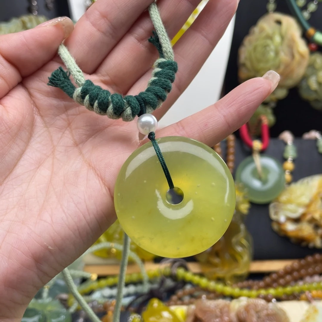 蛇纹石玉未镶嵌颈饰