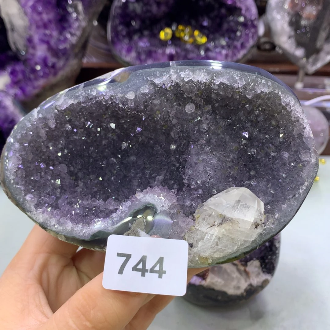 紫晶未镶嵌大型摆件（非配饰）