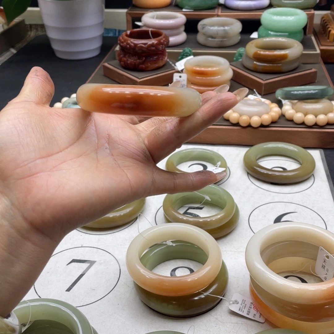 笑***纳石英岩玉未镶嵌手镯