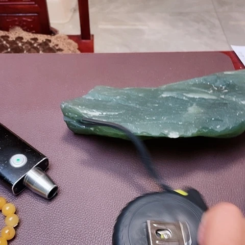 【闪购商品】蛇纹石玉未镶嵌摆件