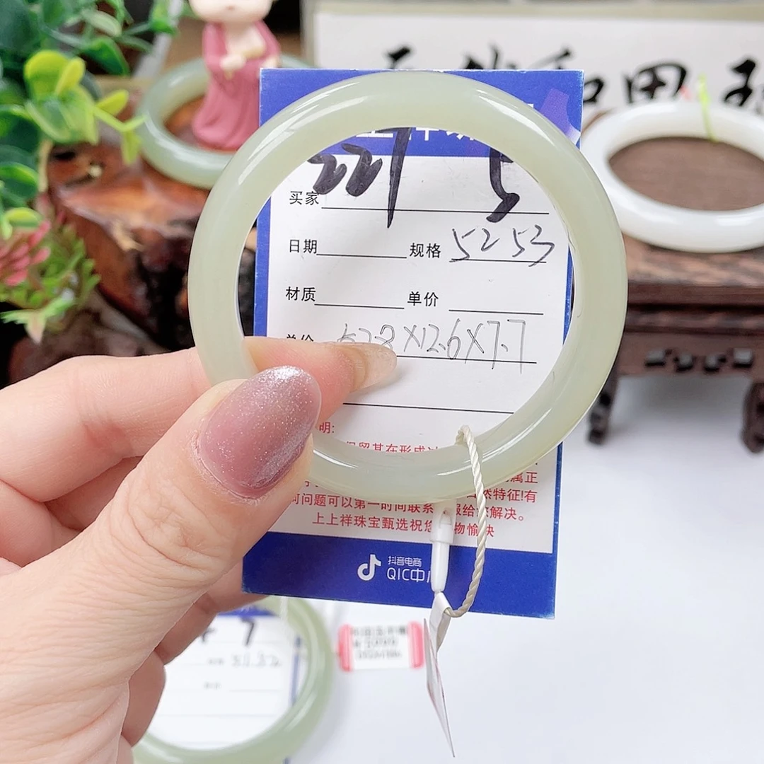 和田玉未镶嵌手镯