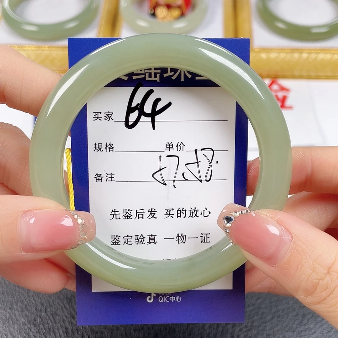 和田玉未镶嵌手镯