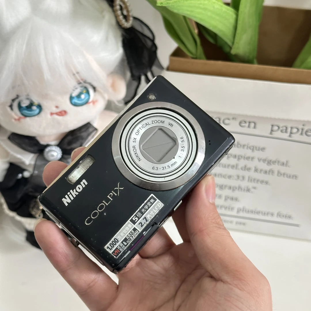 9新 Nikon/尼康 尼康s560冷白皮柔焦 滤镜多带配件电池盖缝隙