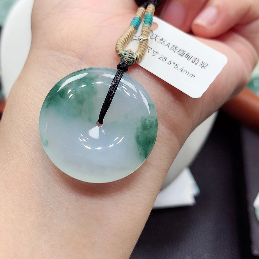 翡翠未镶嵌颈饰编号31，28.6/5.4