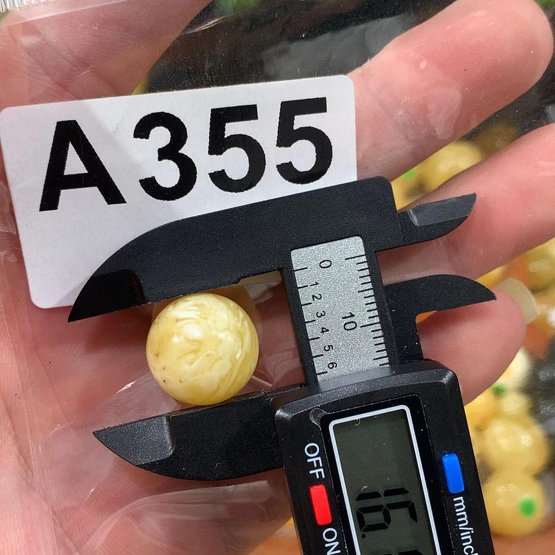 未镶嵌琥珀珠宝奇石