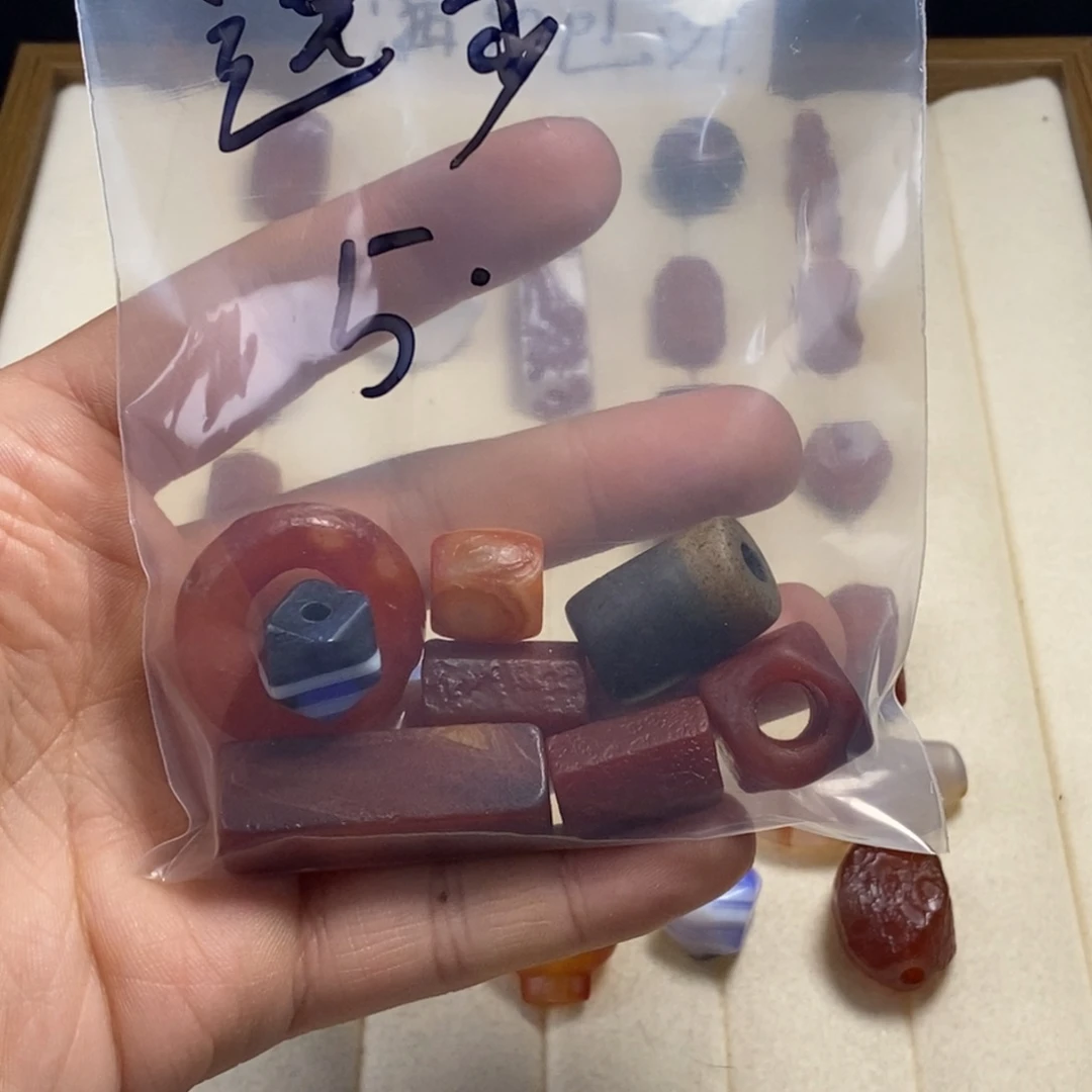 莲***华玛瑙/玉髓未镶嵌颈饰