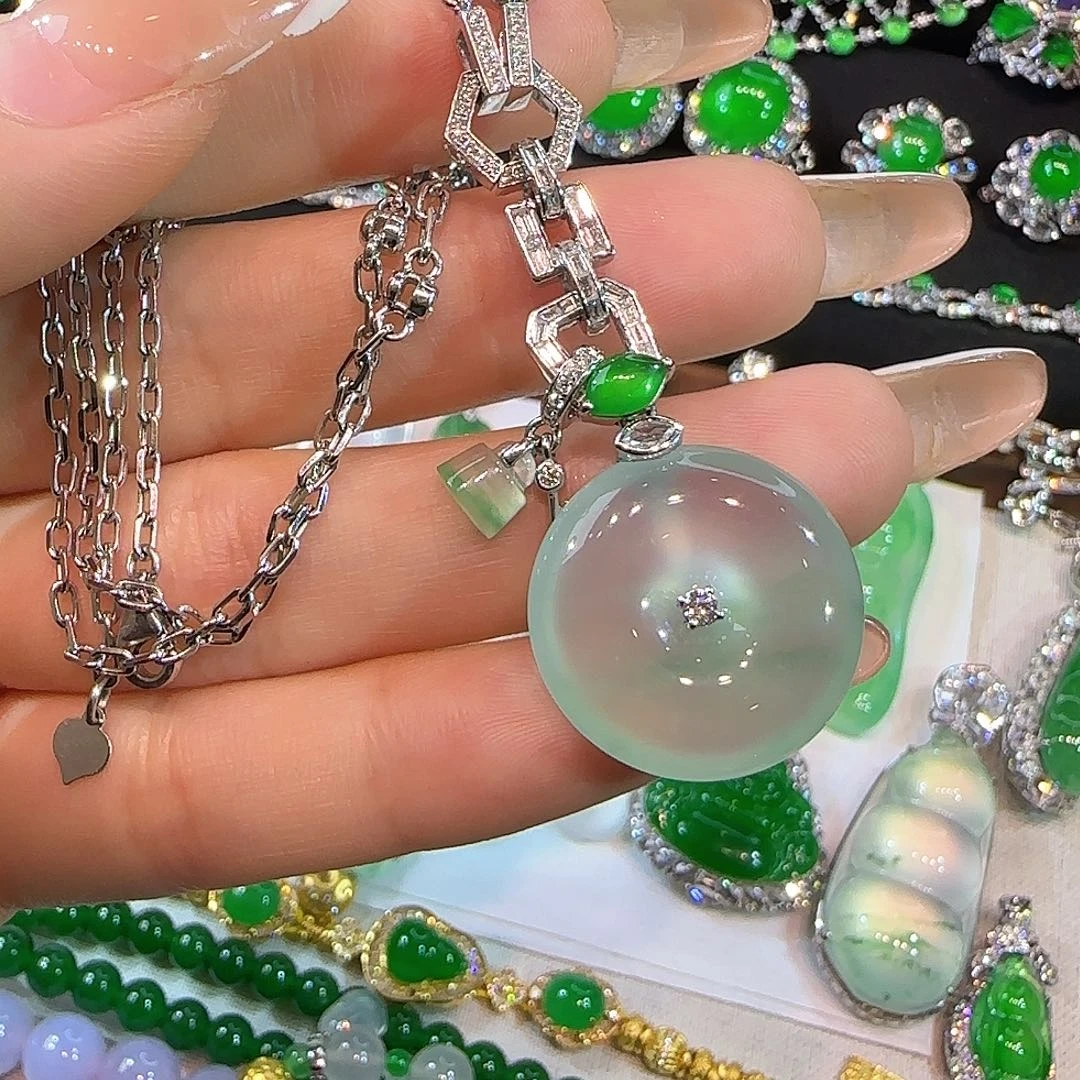 翡翠18K金镶嵌戒指