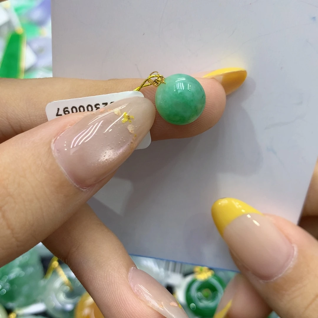 颈饰18K金镶嵌翡翠
