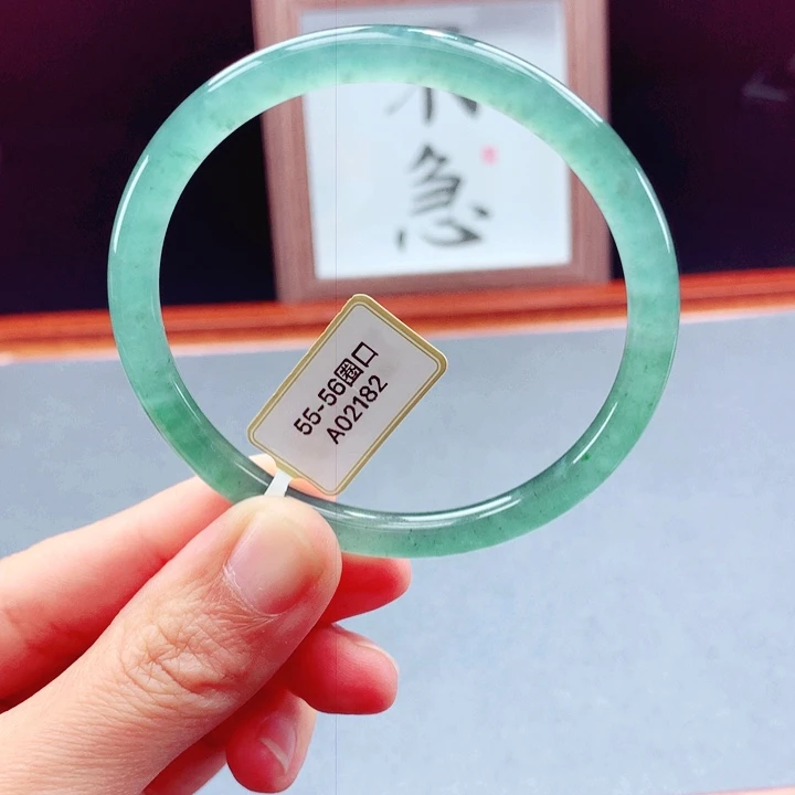 未镶嵌手镯翡翠圆镯