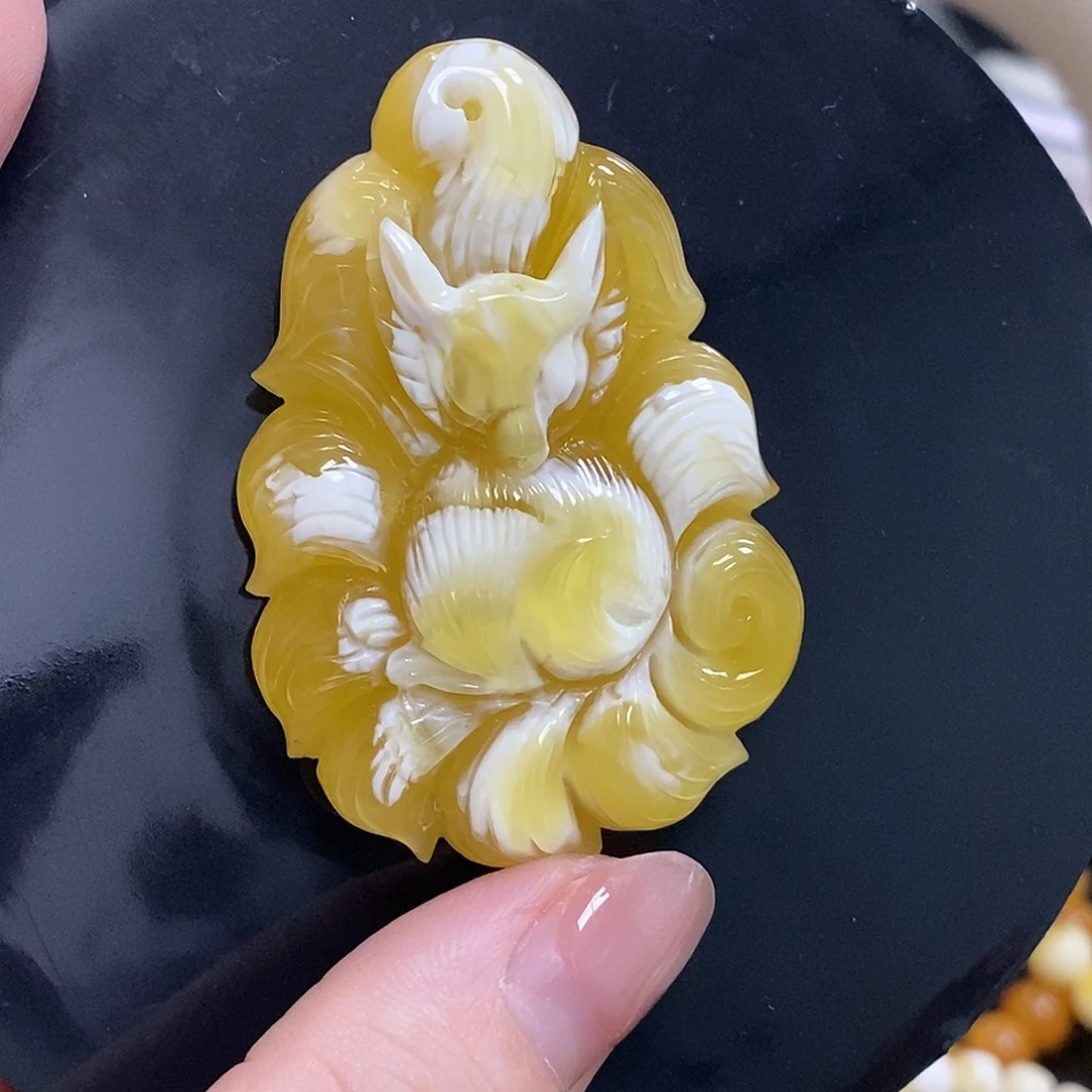 琥珀未镶嵌颈饰金白