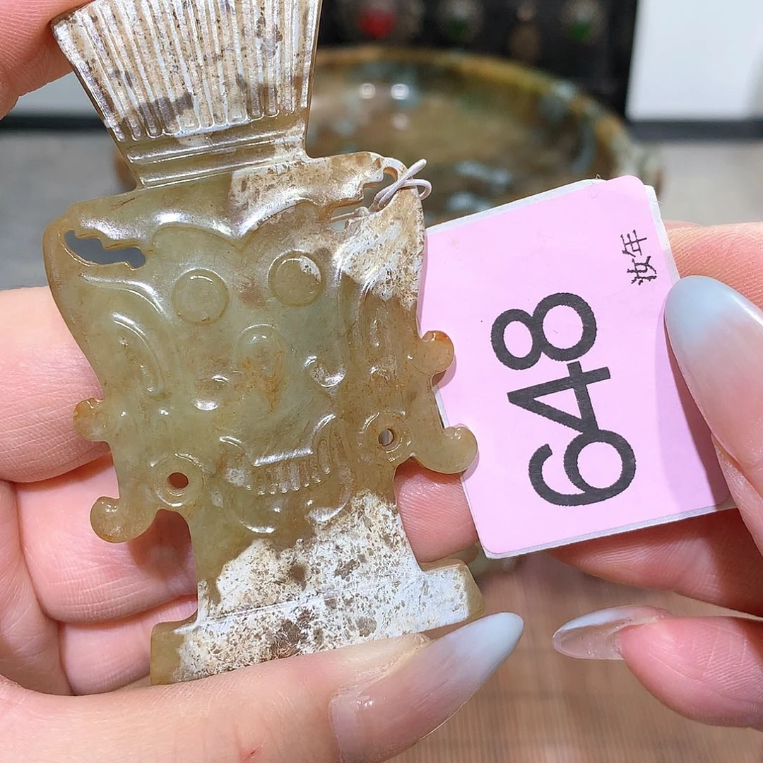 和田玉未镶嵌颈饰喻*牙