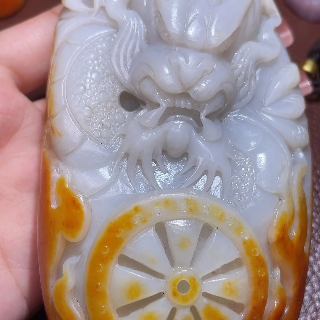 臣***月和田玉未镶嵌颈饰