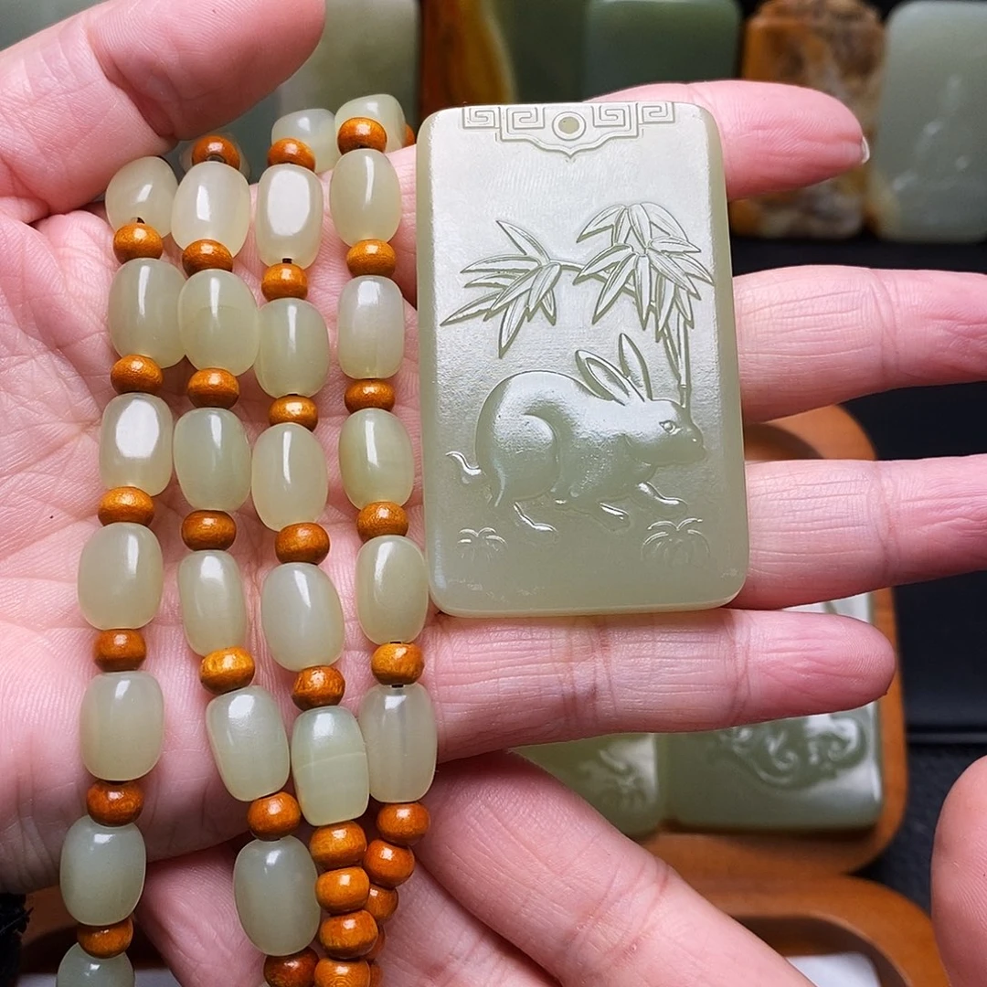 新疆昆仑山料生肖兔