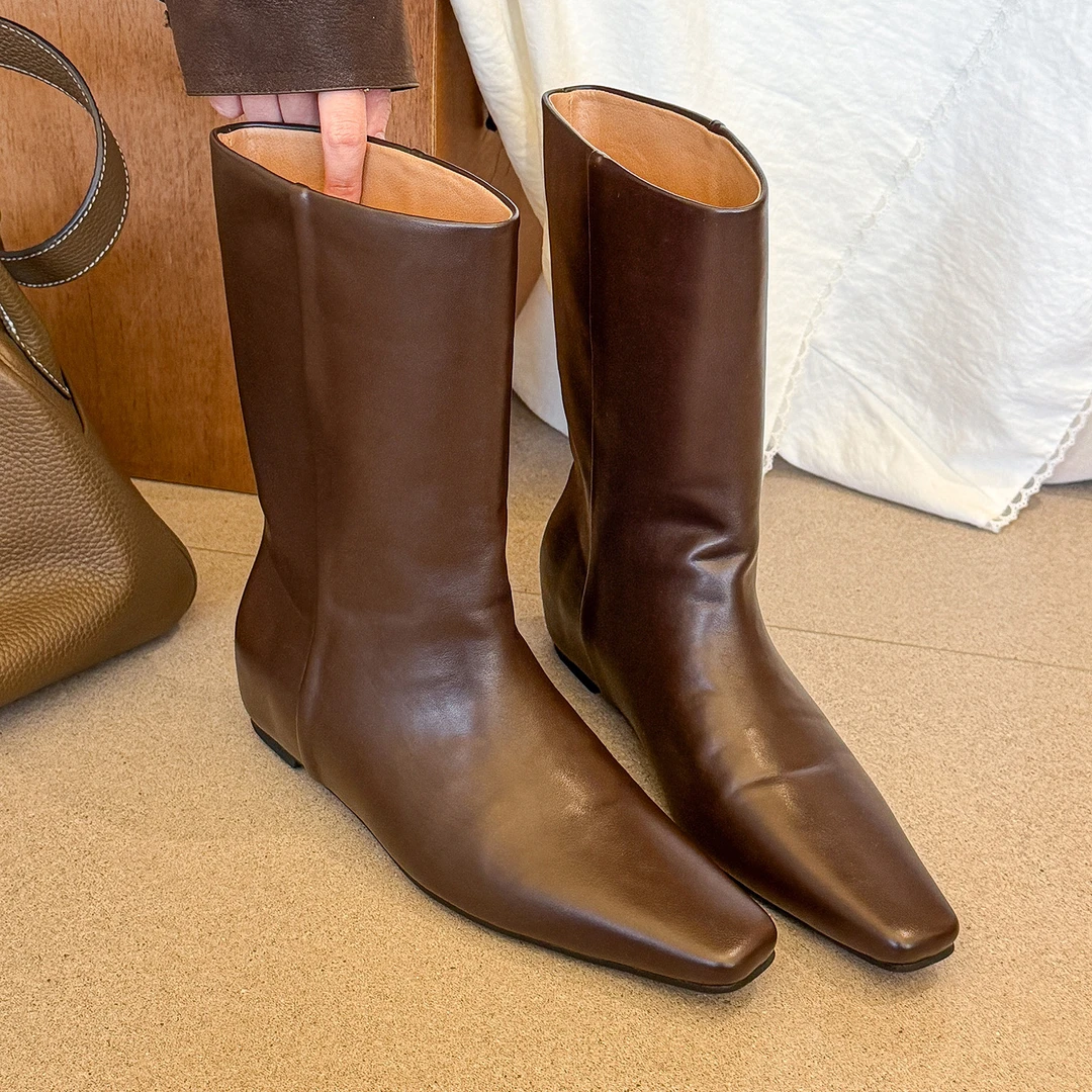 elingstudio 米兰时装周！极简复古棕内增高直筒短靴