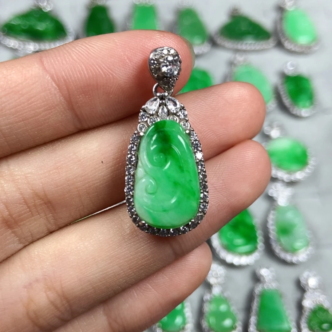 颈饰未镶嵌翡翠如意