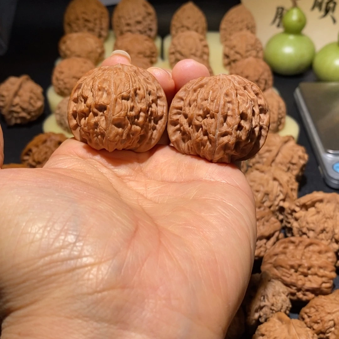 曦****文玩核桃吊坠磨盘