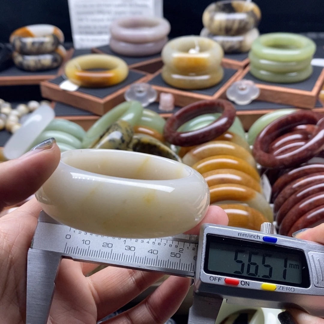 石英质玉未镶嵌手镯瑕疵不退换扣手