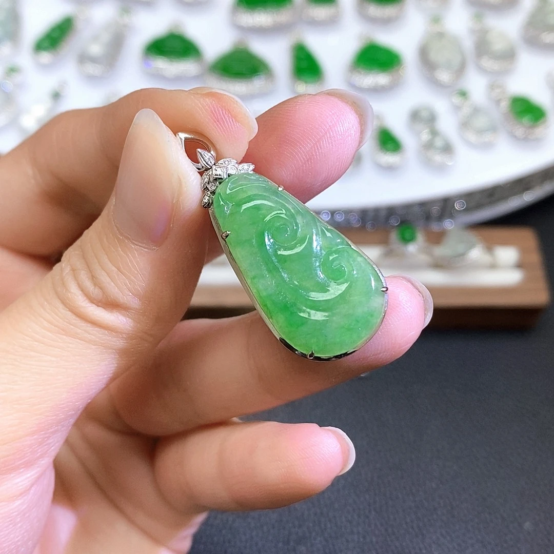 翡翠18K金镶嵌吊坠(不含链)