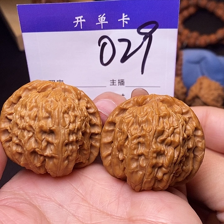 桃核吊坠文玩核桃白狮子修40N