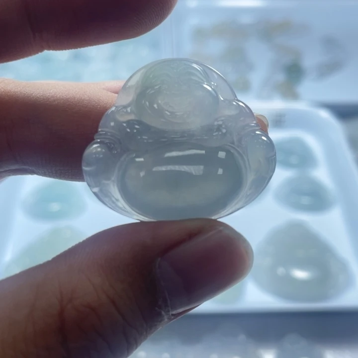 翡翠未镶嵌颈饰佛
