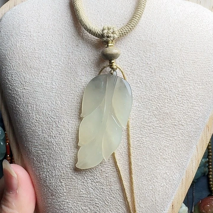 未镶嵌蛇纹石玉颈饰