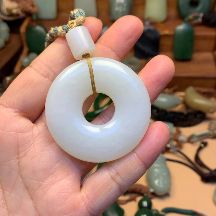 肥***了和田玉未镶嵌颈饰