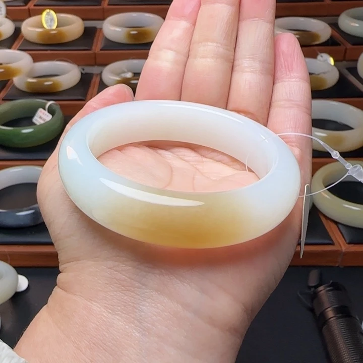 和田玉未镶嵌手镯