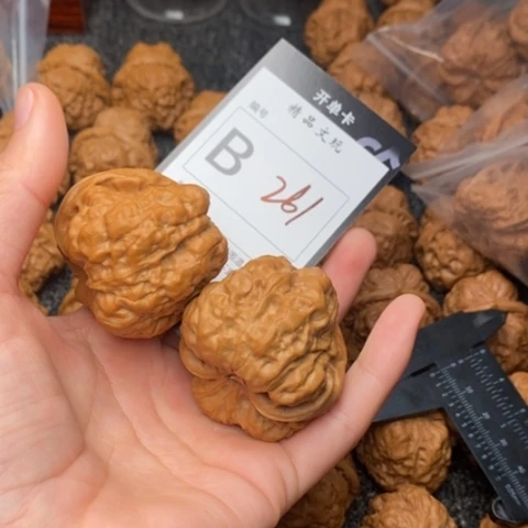 吊坠桃核?我是第一百45