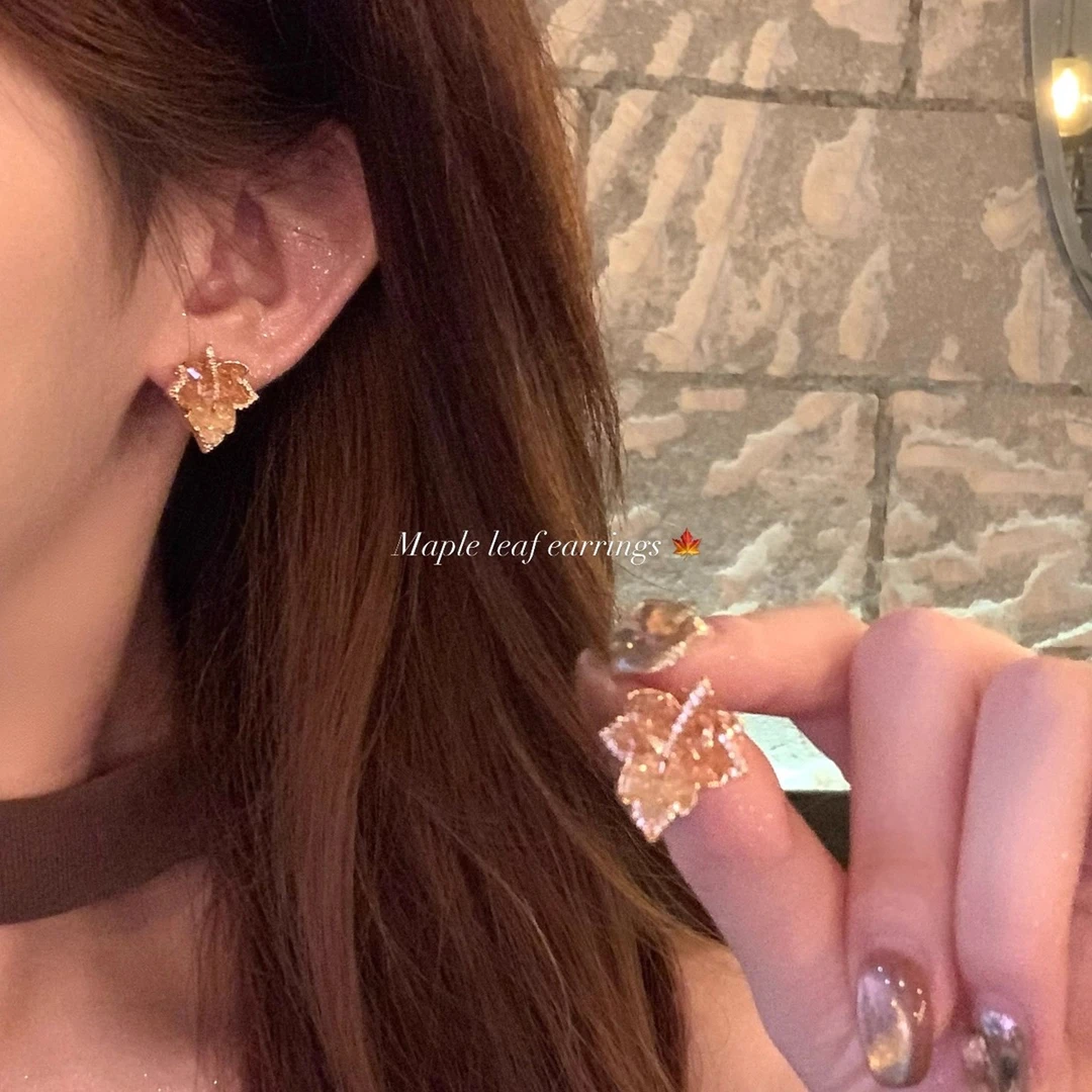 合金耳饰 秋风飘起复古渐变枫叶耳钉女小众气质耳环独特漂亮耳饰