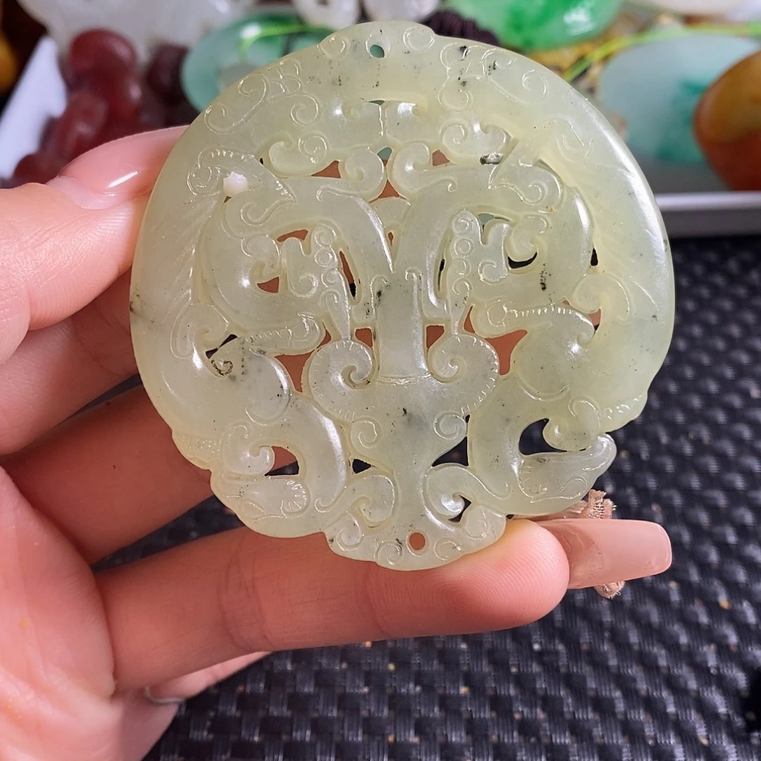 岫岩老玉（透闪石质玉）未镶嵌珠宝奇石
