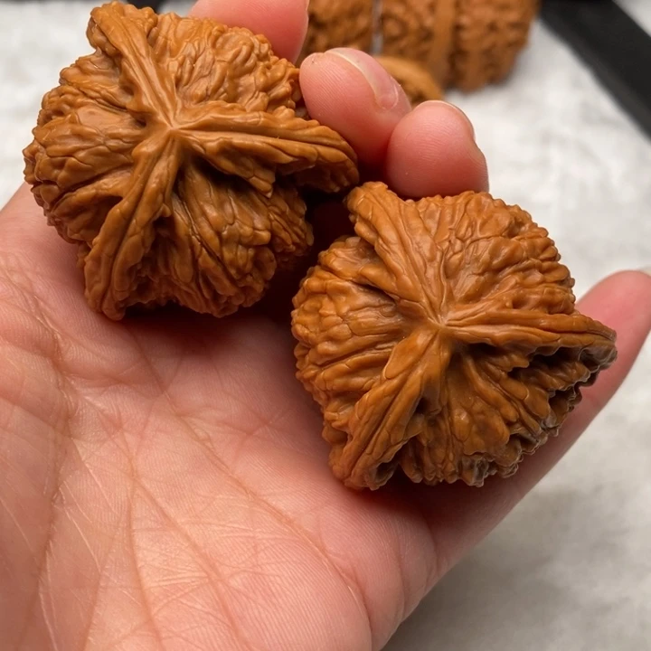 文玩核桃吊坠待****?核桃