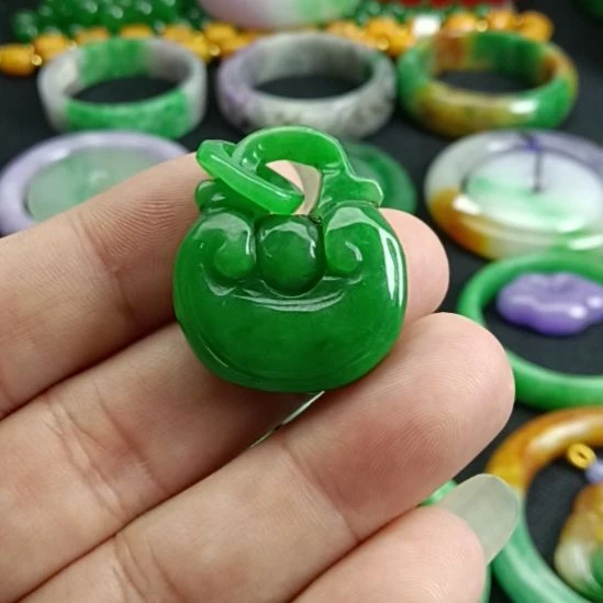 翡翠未镶嵌挂件翡翠