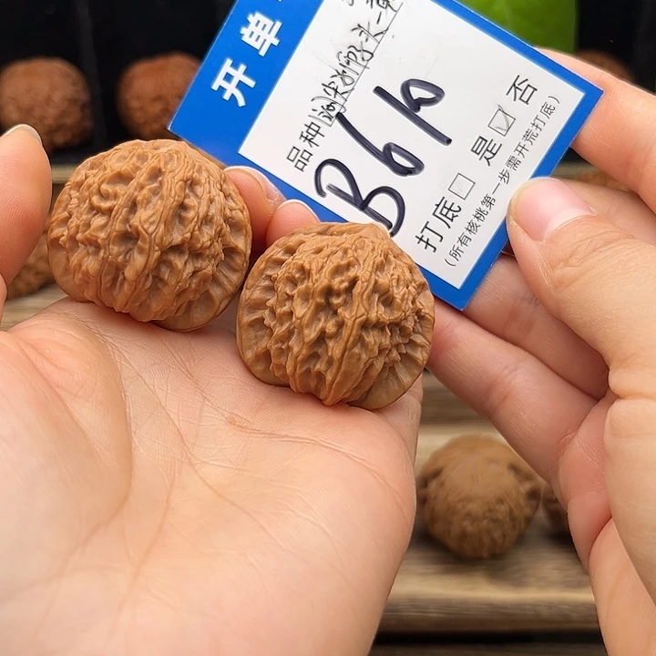 S***意文玩核桃吊坠老款闷尖狮子头黄杆35