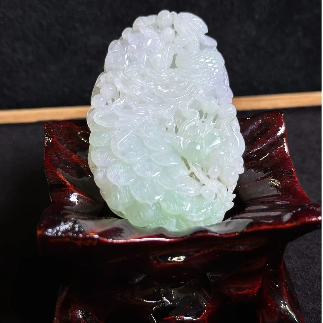 翡翠凤凰吊牌雕刻飘绿