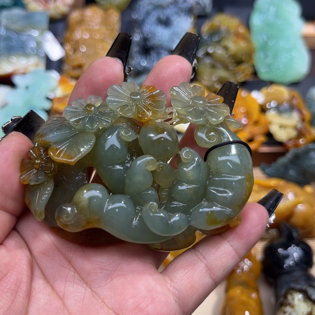 诺***米未镶嵌蛇纹石玉颈饰