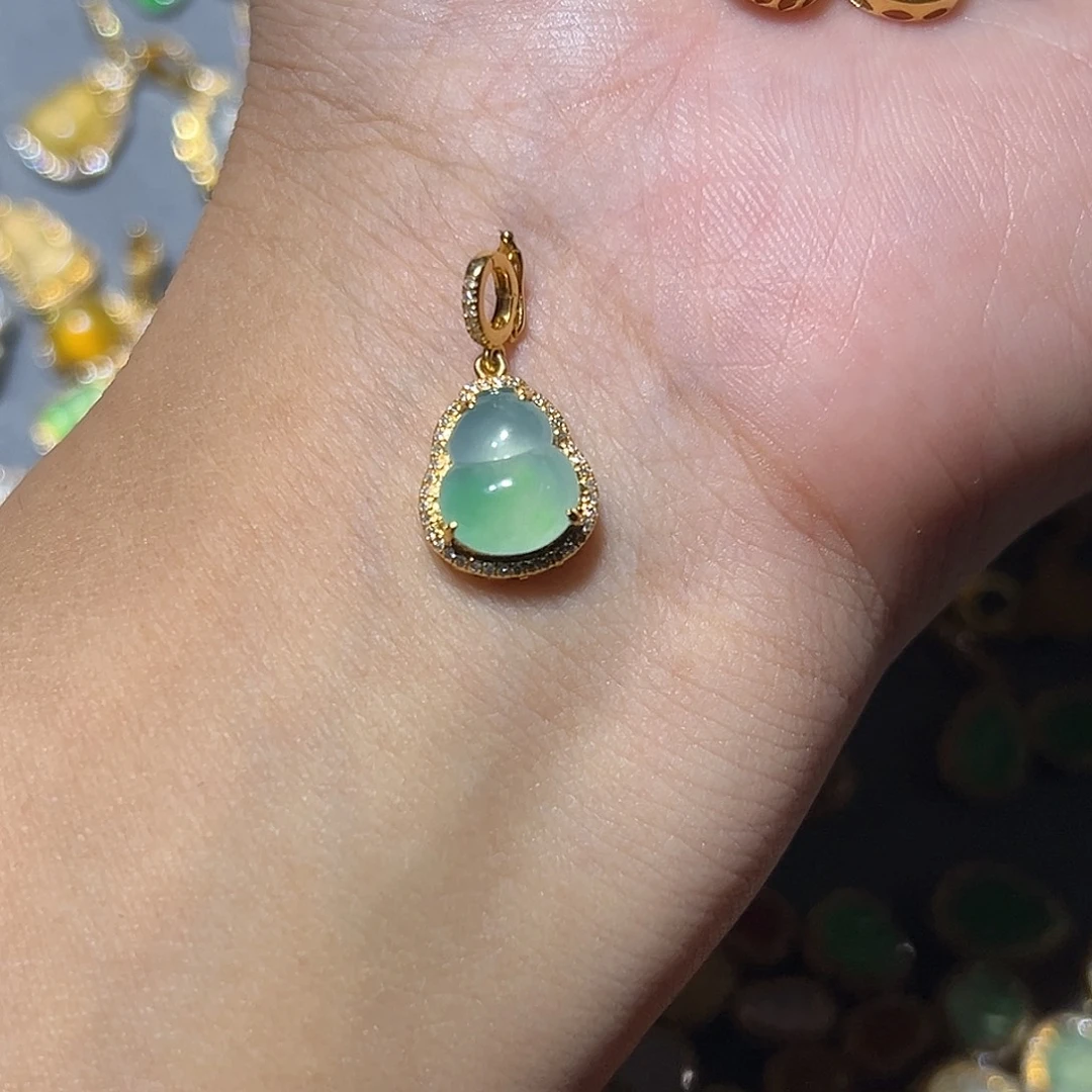 翡翠18K金镶嵌颈饰