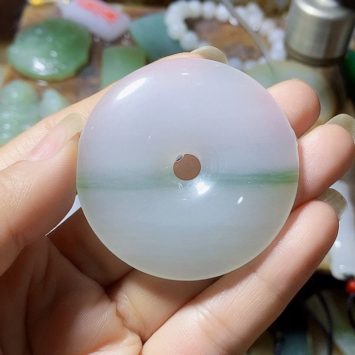 小***聂石英质玉未镶嵌颈饰