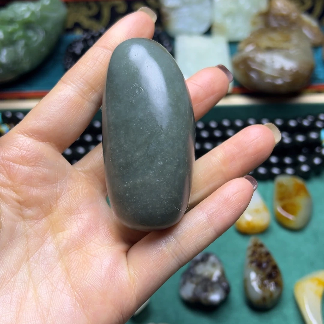 和田玉未镶嵌把件