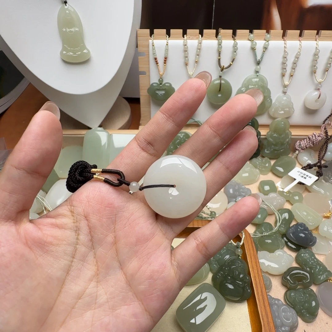 ****.颈饰未镶嵌和田玉