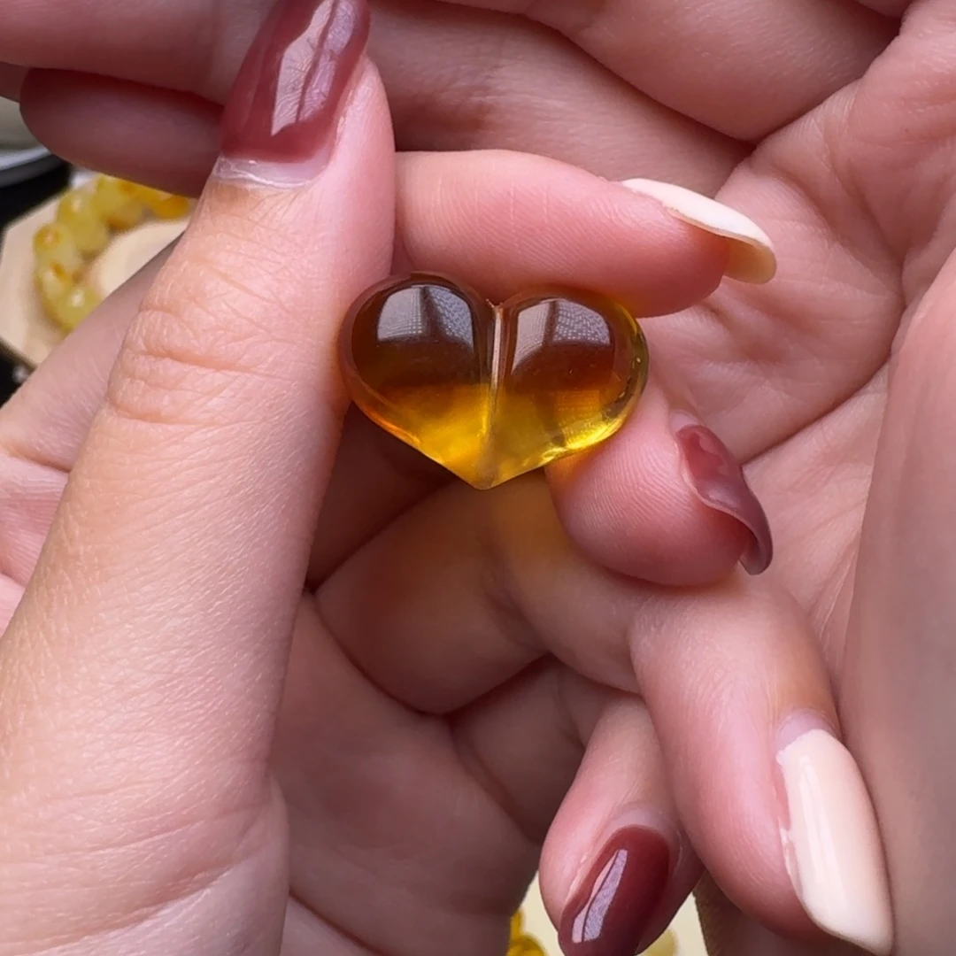 琥珀未镶嵌裸石1号