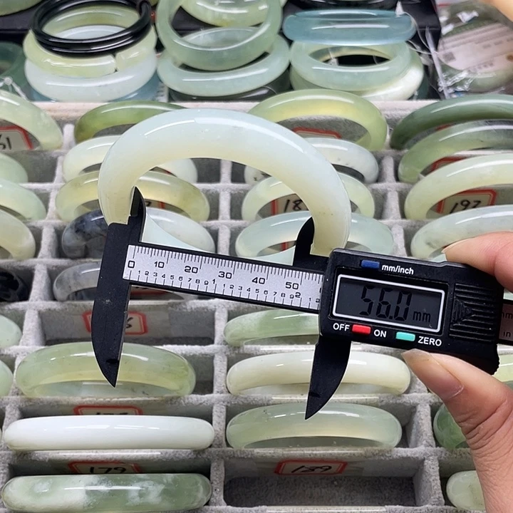 蛇纹石玉未镶嵌手镯189