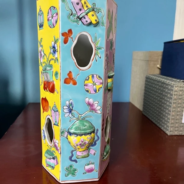 134粉彩镂空花卉帽筒