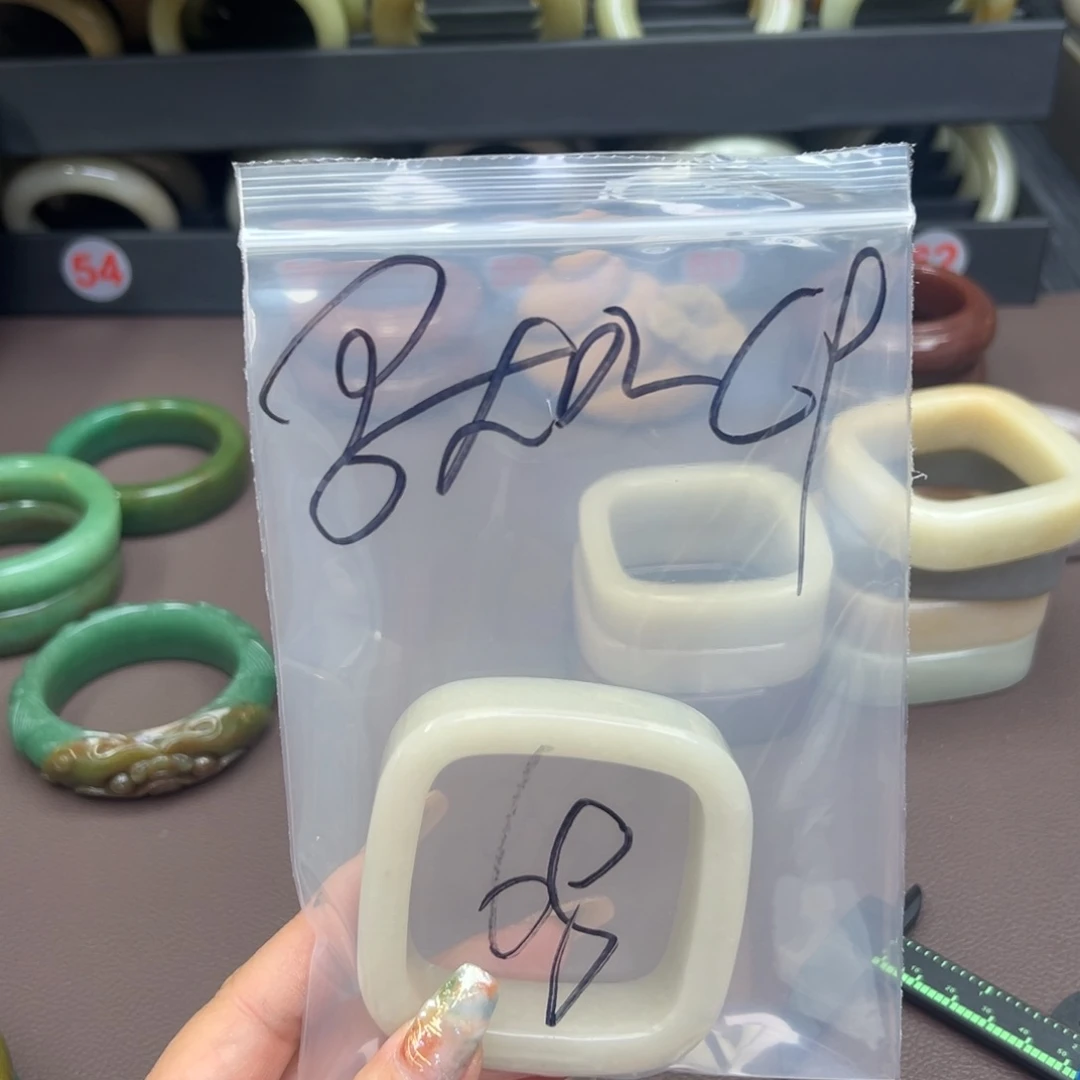 石英质玉手镯未镶嵌马**～