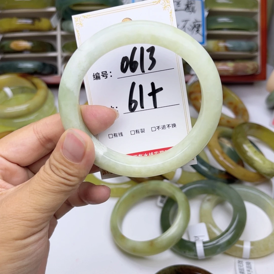 蛇纹石玉未镶嵌手镯