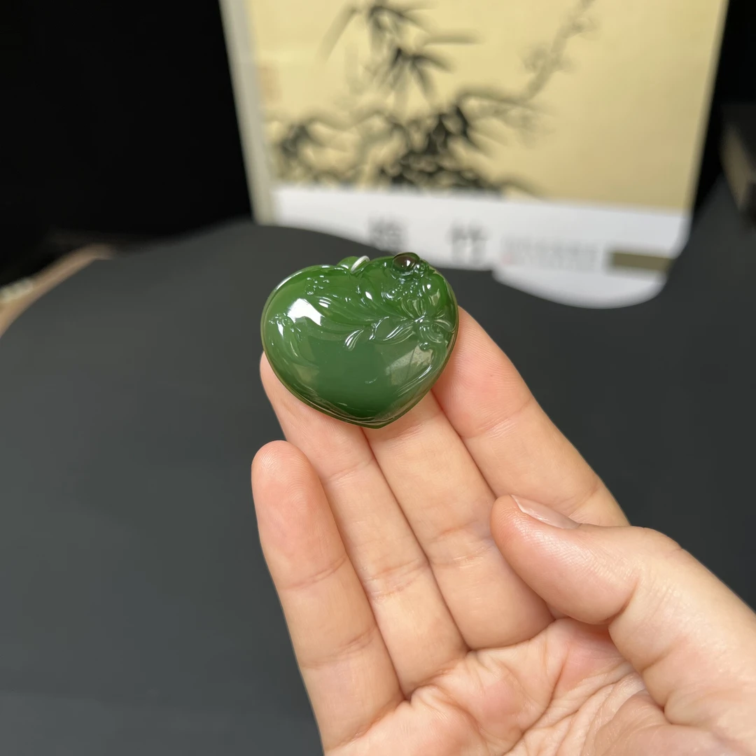 七号矿碧玉荷花吊坠带红皮