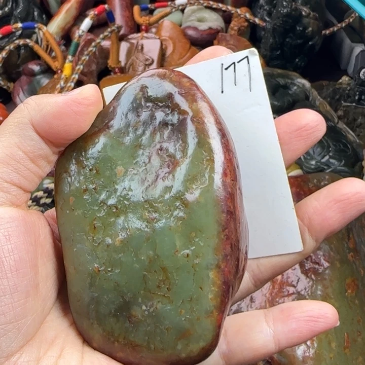未镶嵌透闪石质玉珠宝奇石